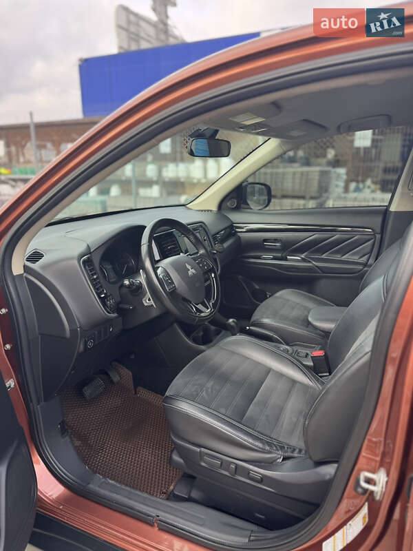 Внедорожник / Кроссовер Mitsubishi Outlander 2015 в Виннице фото 8 Внедорожник / Кроссовер Mitsubishi Outlander 2015 в Виннице