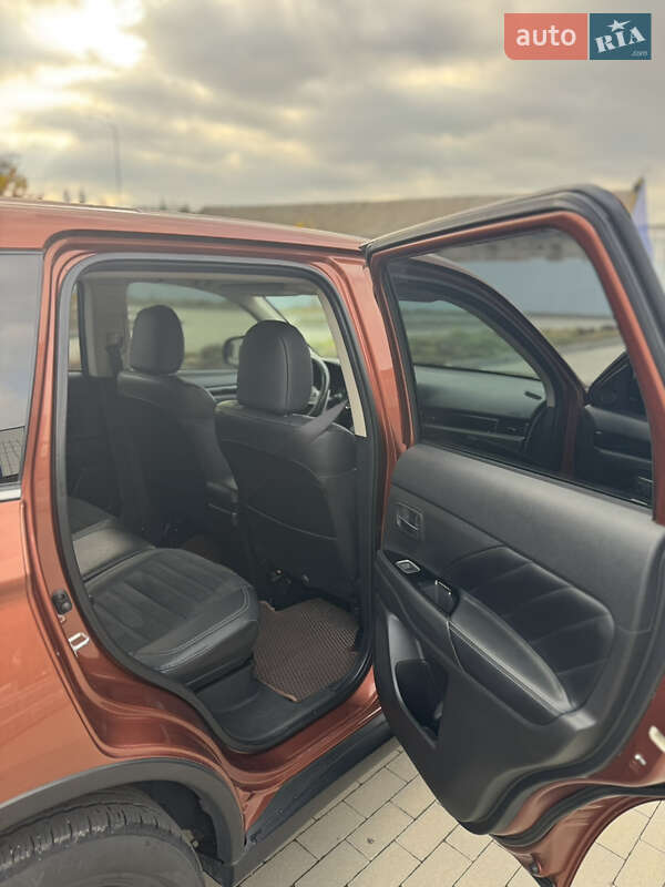 Внедорожник / Кроссовер Mitsubishi Outlander 2015 в Виннице фото 14 Внедорожник / Кроссовер Mitsubishi Outlander 2015 в Виннице