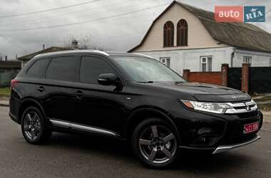 Внедорожник / Кроссовер Mitsubishi Outlander 2016 в Ахтырке