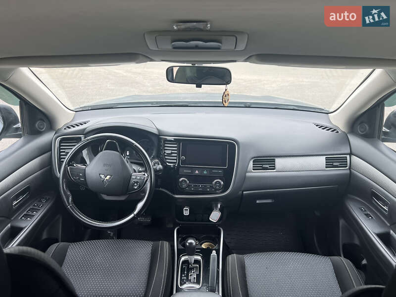 Внедорожник / Кроссовер Mitsubishi Outlander 2017 в Одессе