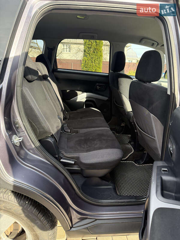 Внедорожник / Кроссовер Mitsubishi Outlander 2009 в Косове фото 13 Внедорожник / Кроссовер Mitsubishi Outlander 2009 в Косове