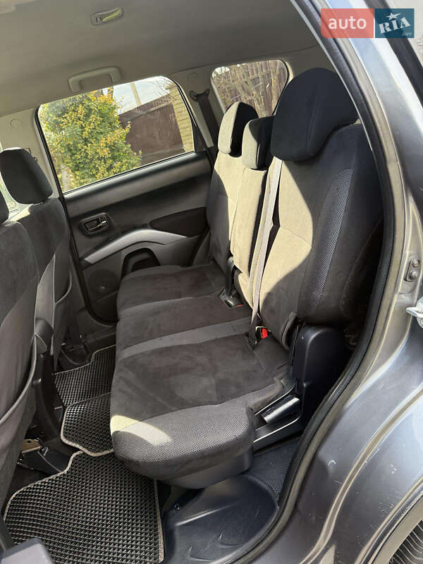 Внедорожник / Кроссовер Mitsubishi Outlander 2009 в Косове фото 15 Внедорожник / Кроссовер Mitsubishi Outlander 2009 в Косове
