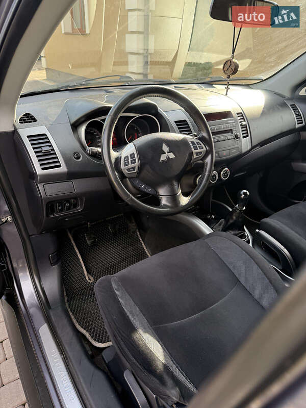Внедорожник / Кроссовер Mitsubishi Outlander 2009 в Косове фото 22 Внедорожник / Кроссовер Mitsubishi Outlander 2009 в Косове
