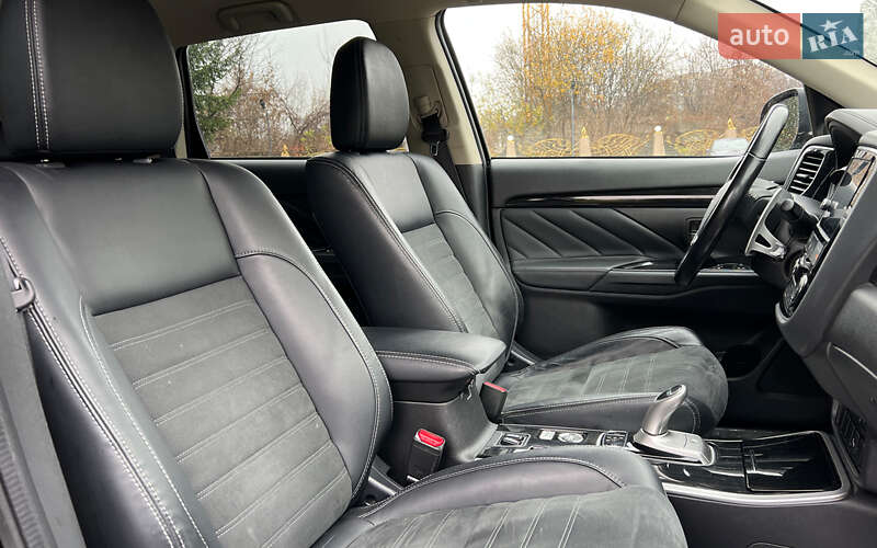 Внедорожник / Кроссовер Mitsubishi Outlander 2018 в Львове