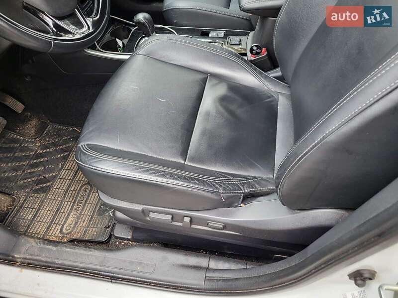 Внедорожник / Кроссовер Mitsubishi Outlander 2020 в Черкассах