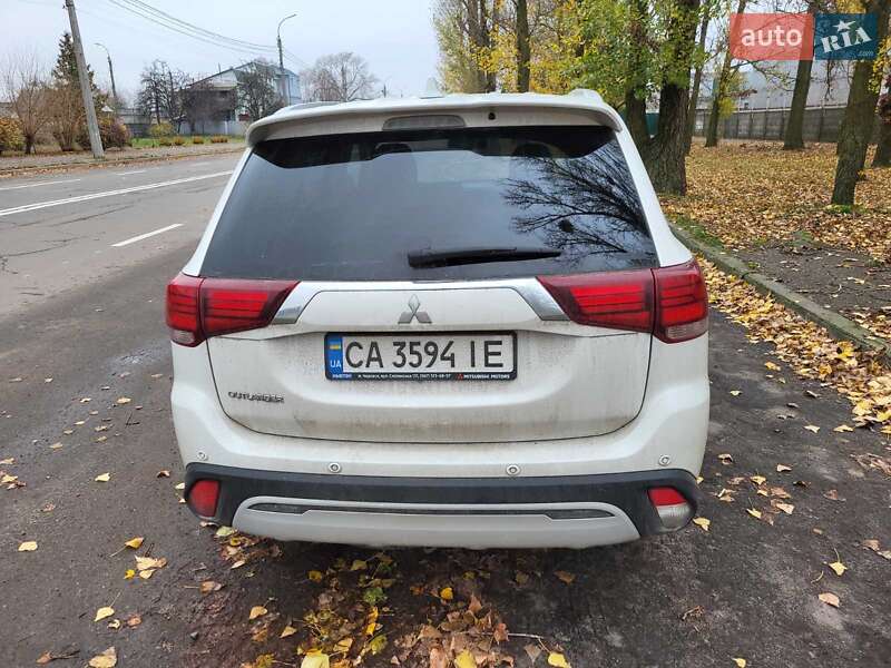 Внедорожник / Кроссовер Mitsubishi Outlander 2020 в Черкассах