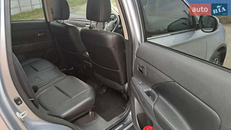 Позашляховик / Кросовер Mitsubishi Outlander 2017 в Києві