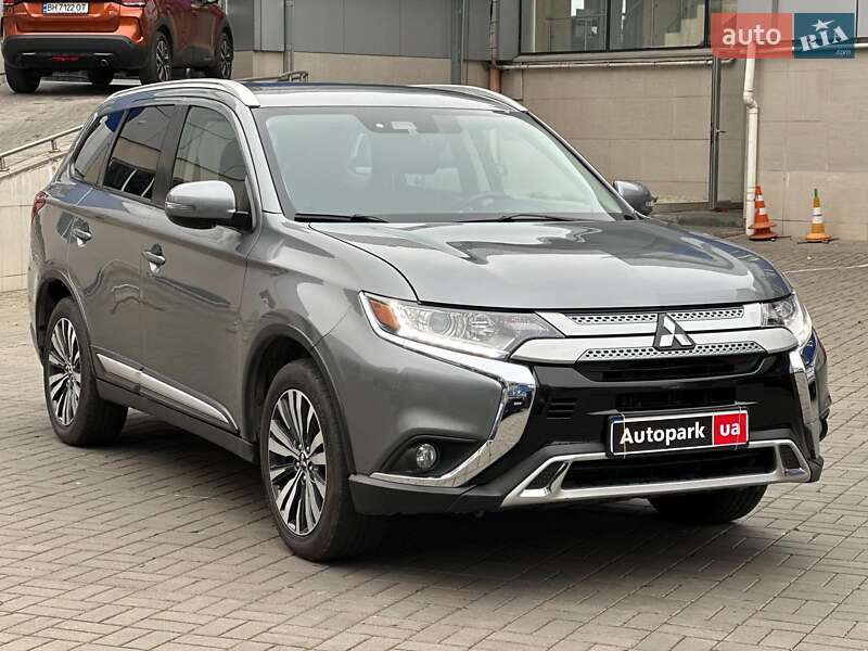 Внедорожник / Кроссовер Mitsubishi Outlander 2019 в Одессе