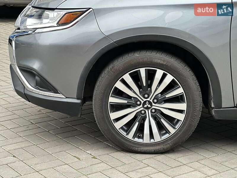 Внедорожник / Кроссовер Mitsubishi Outlander 2019 в Одессе
