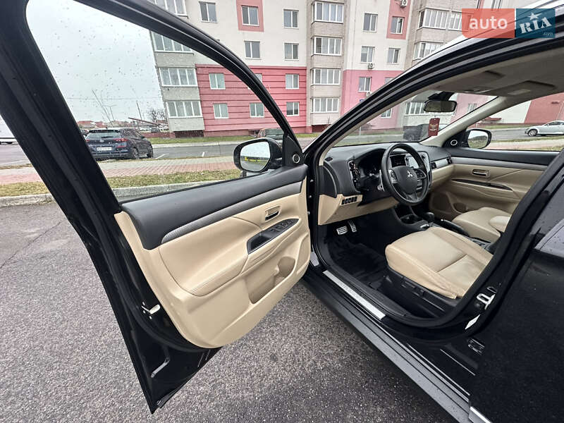 Позашляховик / Кросовер Mitsubishi Outlander 2015 в Вінниці