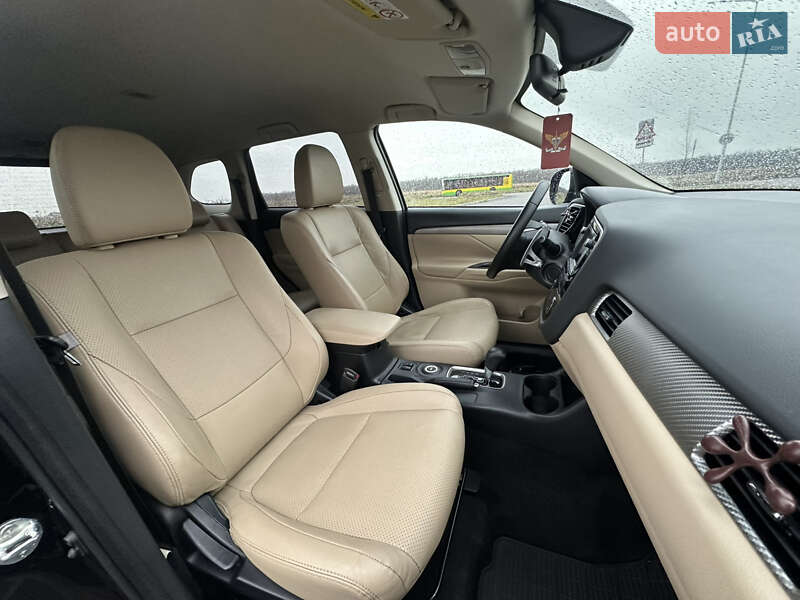 Позашляховик / Кросовер Mitsubishi Outlander 2015 в Вінниці
