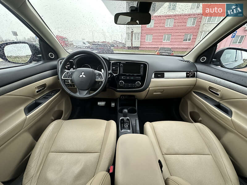 Позашляховик / Кросовер Mitsubishi Outlander 2015 в Вінниці