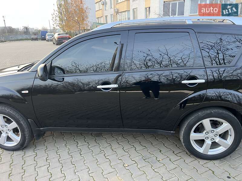 Внедорожник / Кроссовер Mitsubishi Outlander 2007 в Великодолинском