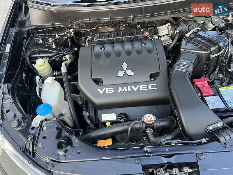 Внедорожник / Кроссовер Mitsubishi Outlander 2007 в Великодолинском