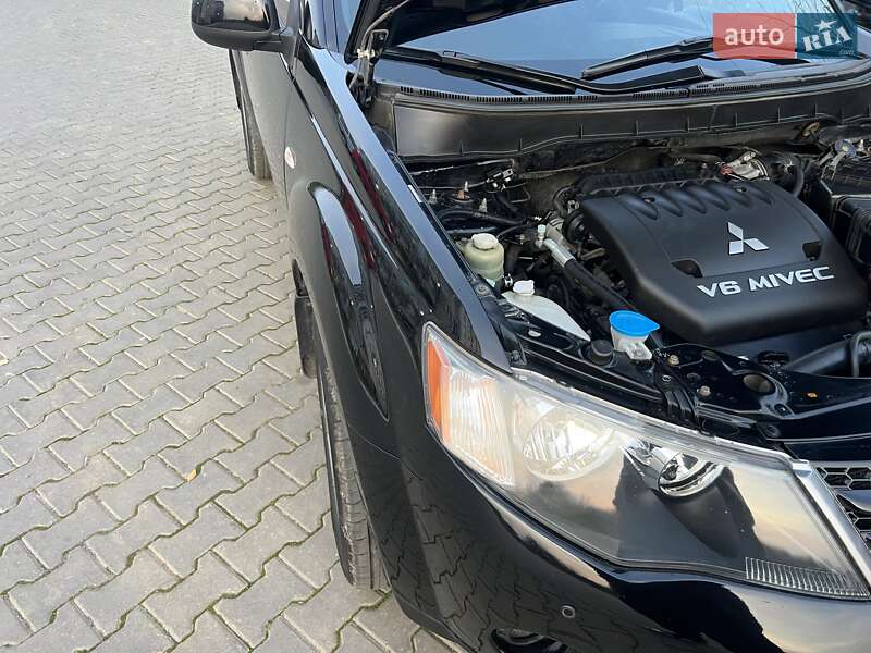 Внедорожник / Кроссовер Mitsubishi Outlander 2007 в Великодолинском