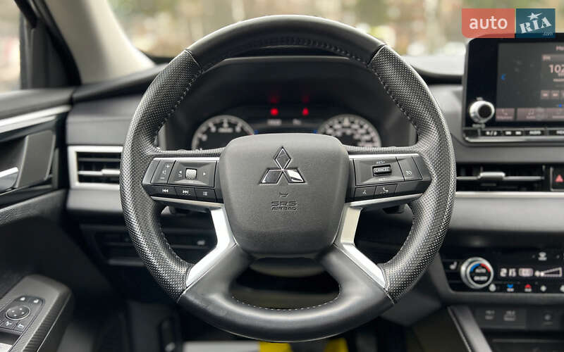 Внедорожник / Кроссовер Mitsubishi Outlander 2021 в Львове