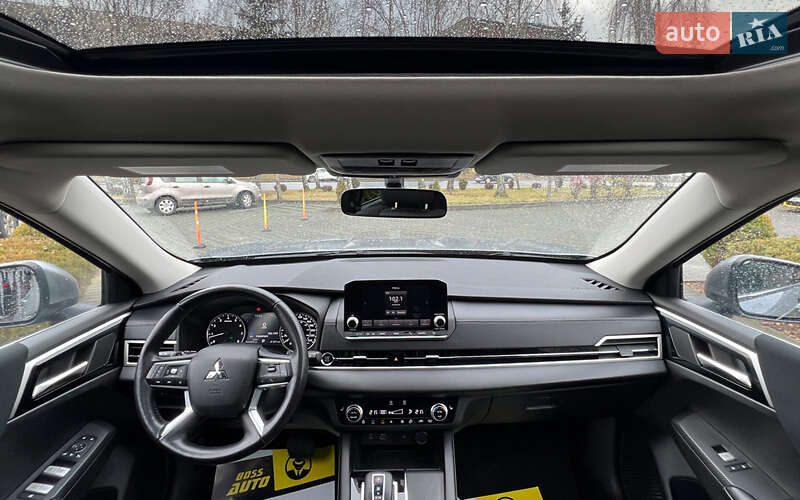 Внедорожник / Кроссовер Mitsubishi Outlander 2021 в Львове