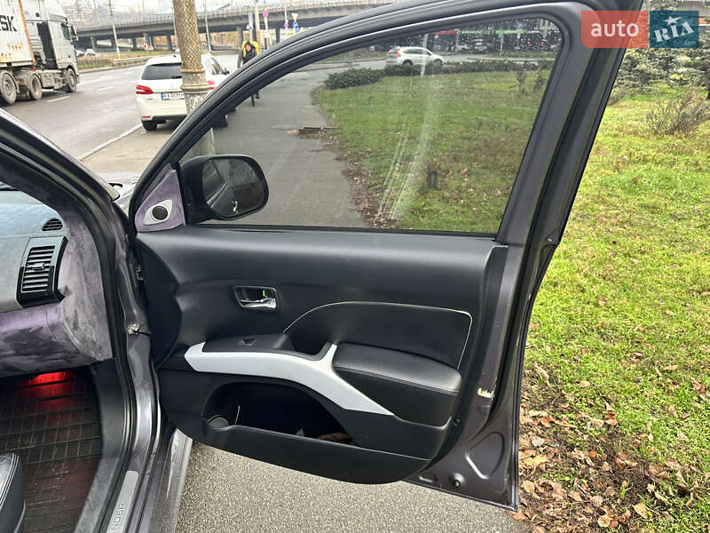 Позашляховик / Кросовер Mitsubishi Outlander 2009 в Києві