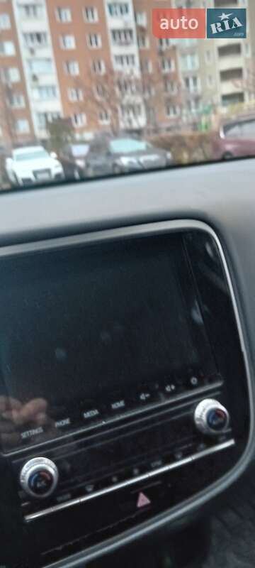 Внедорожник / Кроссовер Mitsubishi Outlander 2020 в Киеве