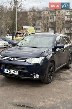 Внедорожник / Кроссовер Mitsubishi Outlander 2013 в Одессе
