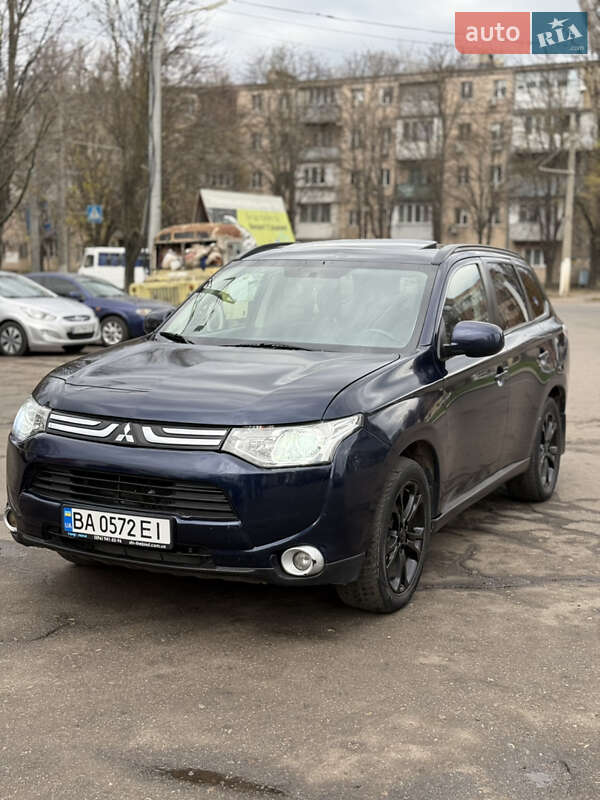 Внедорожник / Кроссовер Mitsubishi Outlander 2013 в Одессе