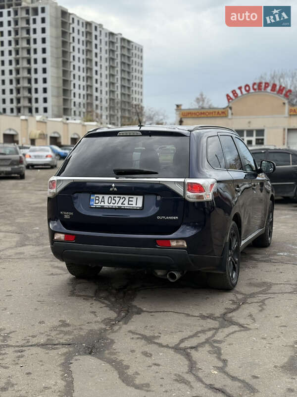 Внедорожник / Кроссовер Mitsubishi Outlander 2013 в Одессе