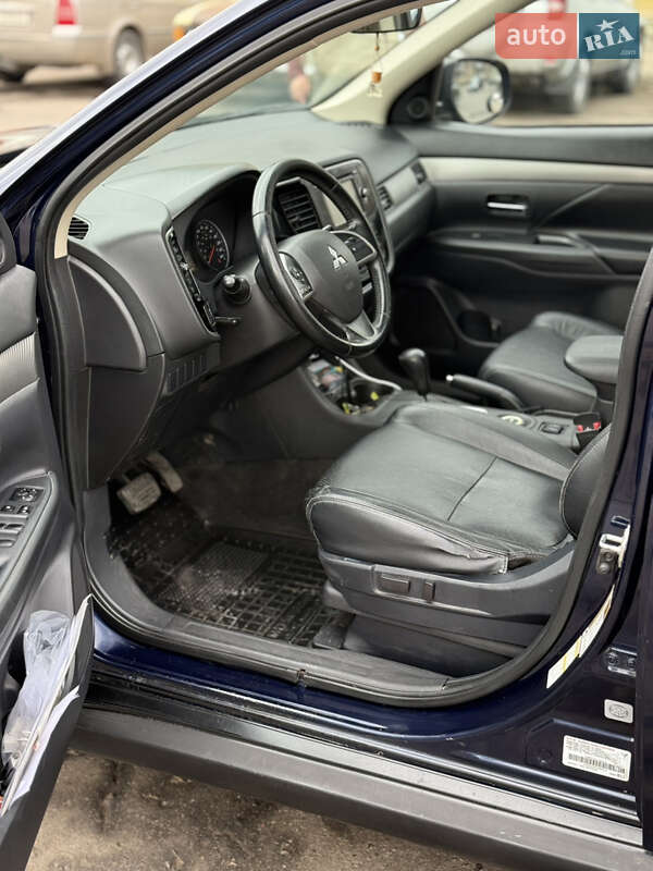 Внедорожник / Кроссовер Mitsubishi Outlander 2013 в Одессе