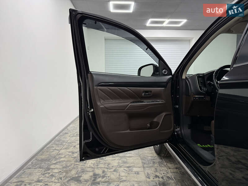 Позашляховик / Кросовер Mitsubishi Outlander 2018 в Одесі