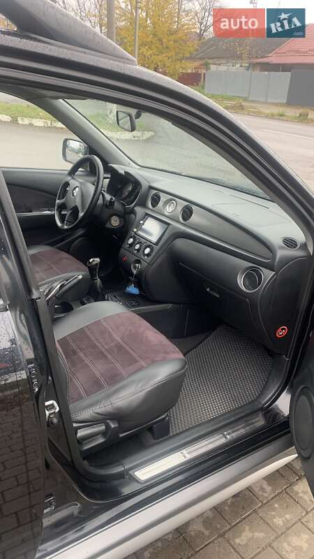 Позашляховик / Кросовер Mitsubishi Outlander 2004 в Кам'янець-Подільському