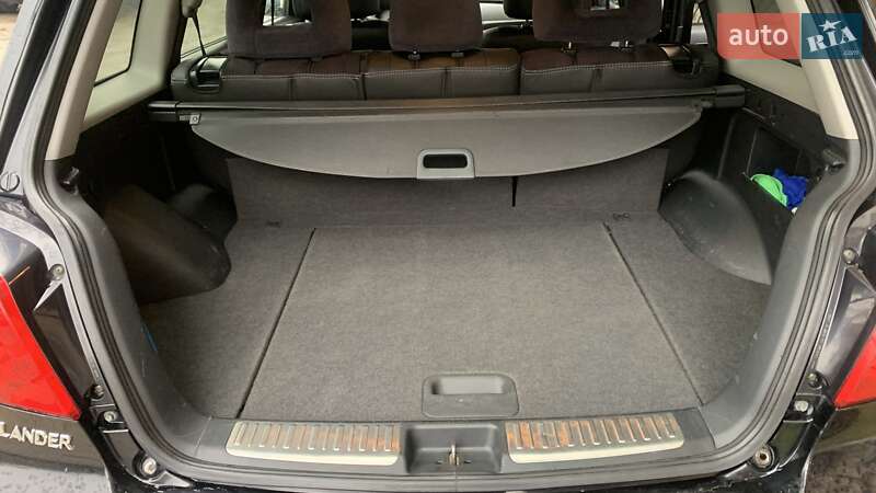 Позашляховик / Кросовер Mitsubishi Outlander 2004 в Кам'янець-Подільському