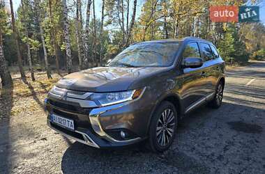 Внедорожник / Кроссовер Mitsubishi Outlander 2020 в Вышгороде