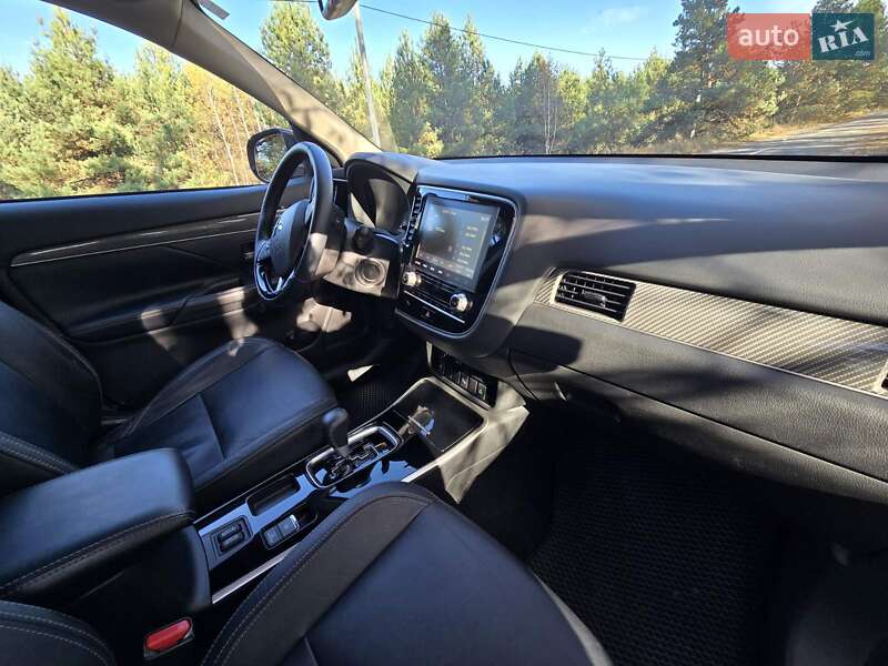 Позашляховик / Кросовер Mitsubishi Outlander 2020 в Вишгороді