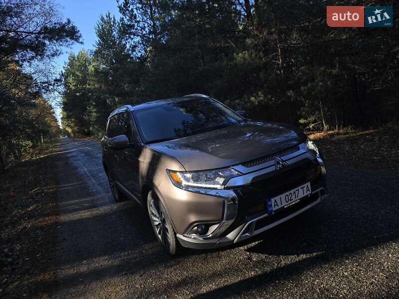 Позашляховик / Кросовер Mitsubishi Outlander 2020 в Вишгороді