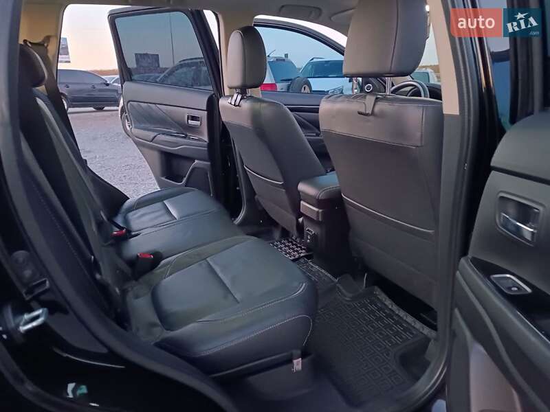 Внедорожник / Кроссовер Mitsubishi Outlander 2018 в Львове