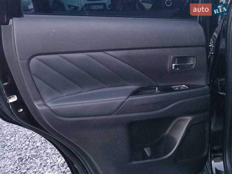 Внедорожник / Кроссовер Mitsubishi Outlander 2018 в Львове