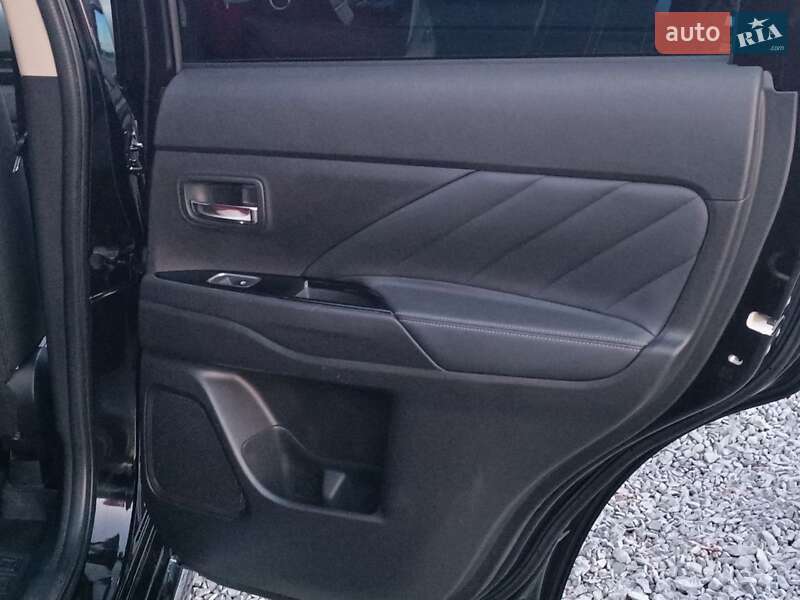 Внедорожник / Кроссовер Mitsubishi Outlander 2018 в Львове