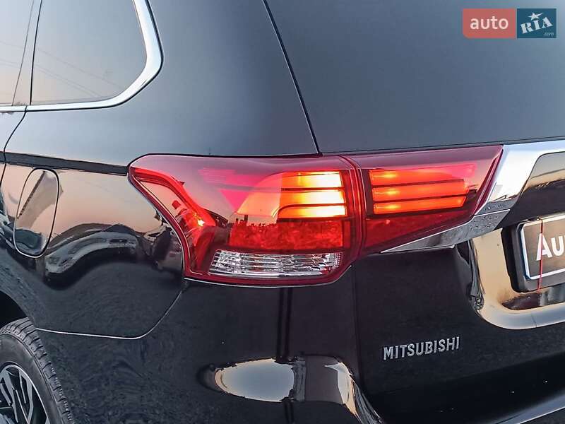 Внедорожник / Кроссовер Mitsubishi Outlander 2018 в Львове