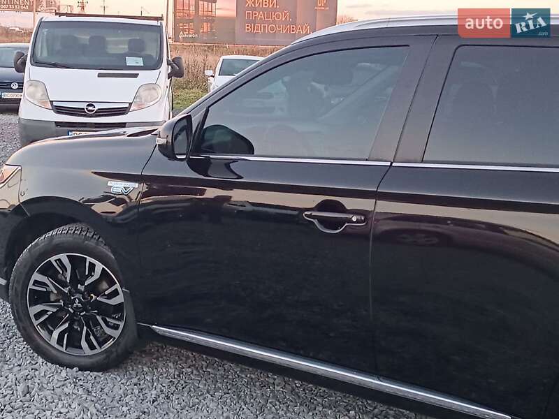 Внедорожник / Кроссовер Mitsubishi Outlander 2018 в Львове