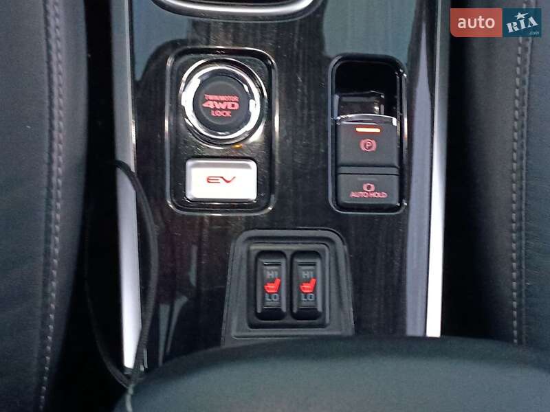 Внедорожник / Кроссовер Mitsubishi Outlander 2018 в Львове