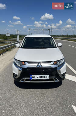 Внедорожник / Кроссовер Mitsubishi Outlander 2023 в Полтаве