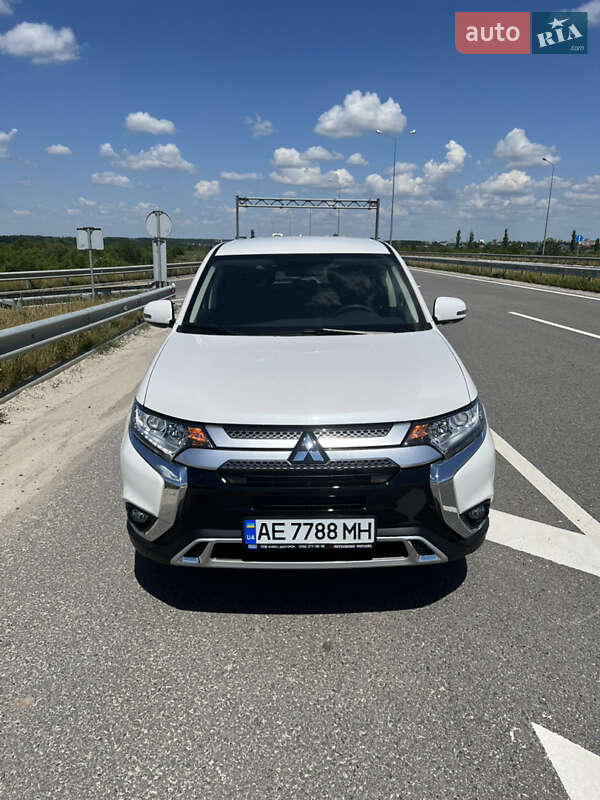 Mitsubishi Outlander 2023