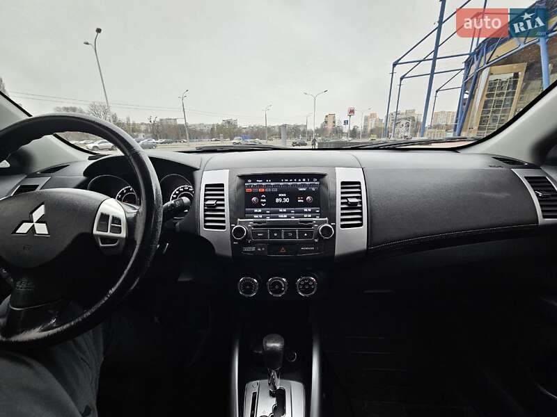 Внедорожник / Кроссовер Mitsubishi Outlander 2010 в Харькове
