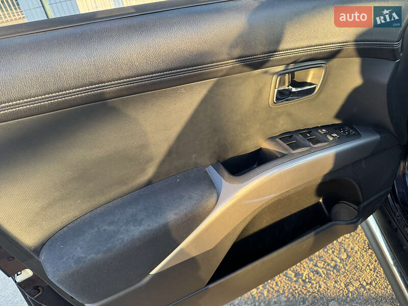 Внедорожник / Кроссовер Mitsubishi Outlander 2012 в Киеве