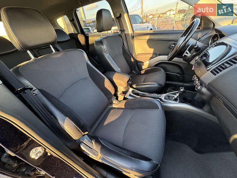 Внедорожник / Кроссовер Mitsubishi Outlander 2012 в Киеве