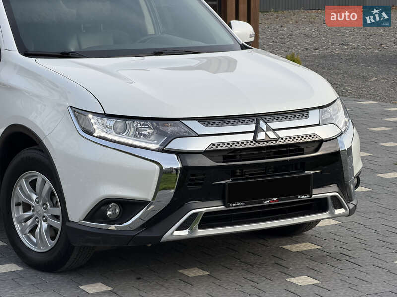 Внедорожник / Кроссовер Mitsubishi Outlander 2020 в Ужгороде