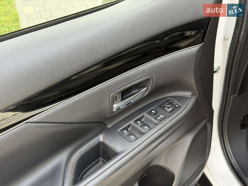 Внедорожник / Кроссовер Mitsubishi Outlander 2020 в Ужгороде