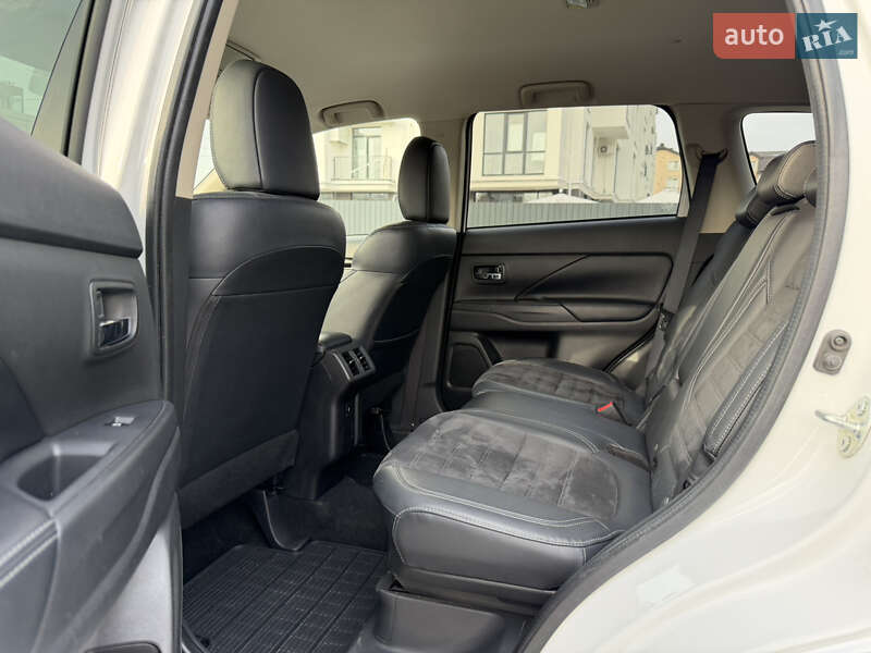 Внедорожник / Кроссовер Mitsubishi Outlander 2020 в Ужгороде