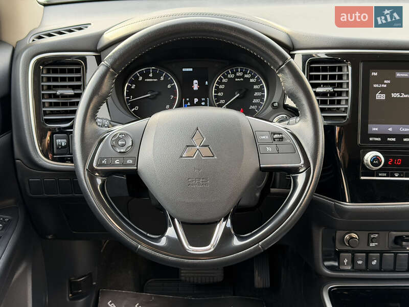 Внедорожник / Кроссовер Mitsubishi Outlander 2020 в Ужгороде