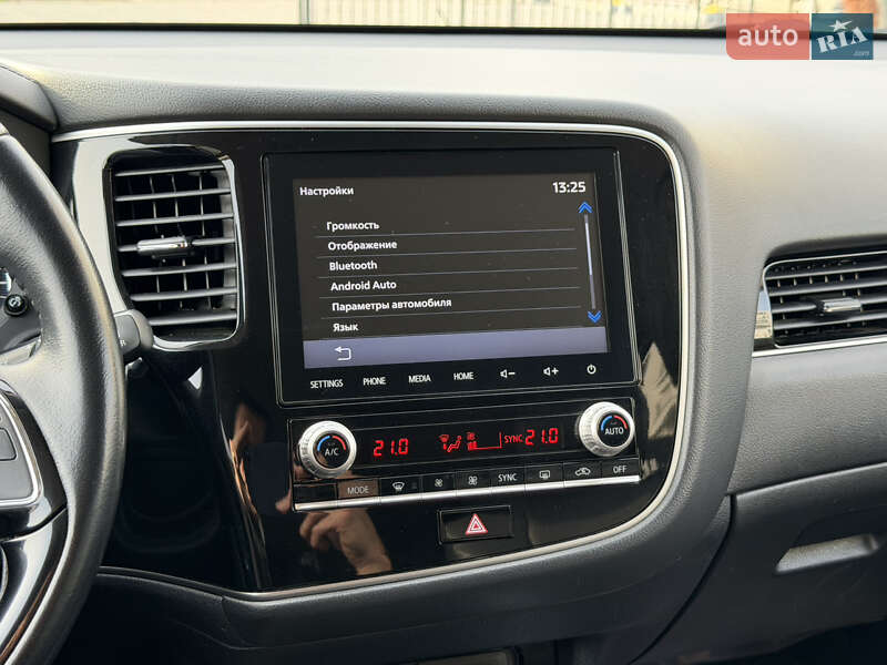 Внедорожник / Кроссовер Mitsubishi Outlander 2020 в Ужгороде