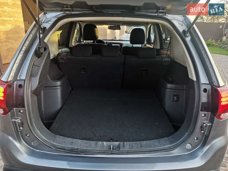 Внедорожник / Кроссовер Mitsubishi Outlander 2016 в Луцке фото 4 Внедорожник / Кроссовер Mitsubishi Outlander 2016 в Луцке